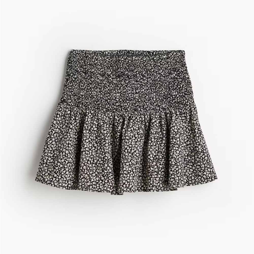 H&M Black Floral Print Smocked Mini Skirt Womens Summer Casual Cute Size Small